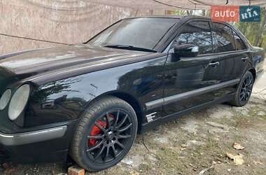 Седан Mercedes-Benz E-Class 2000 в 