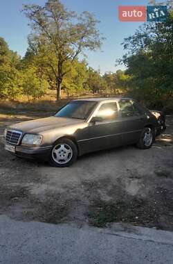 Седан Mercedes-Benz E-Class 1994 в Южном