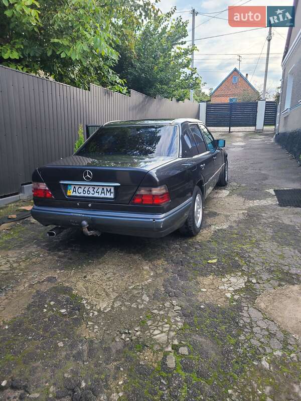 Седан Mercedes-Benz E-Class 1995 в Луцке