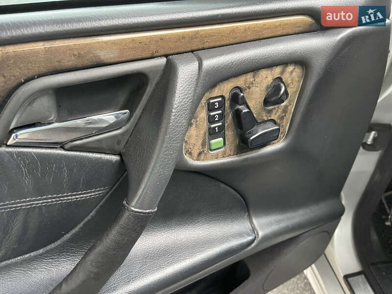 Седан Mercedes-Benz E-Class 2000 в Тернополе
