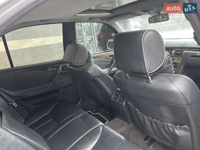 Седан Mercedes-Benz E-Class 2000 в Тернополе