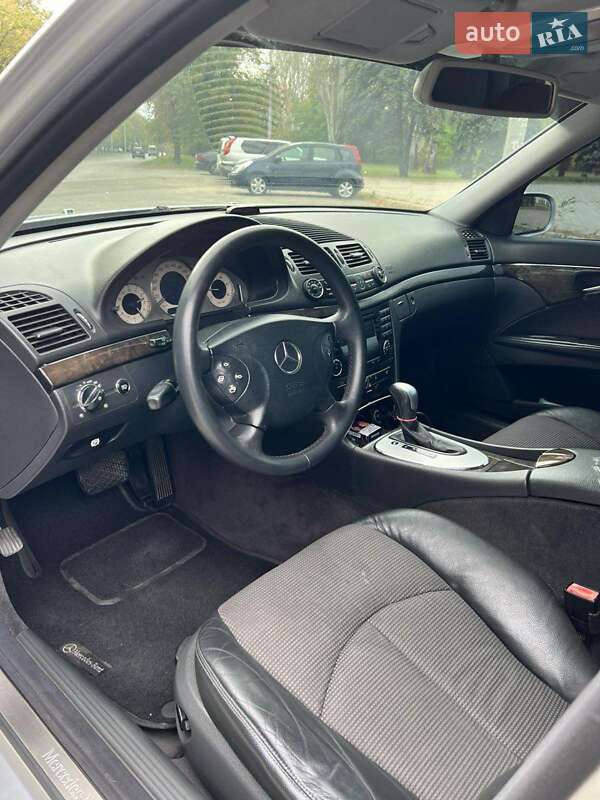 Седан Mercedes-Benz E-Class 2003 в Запорожье