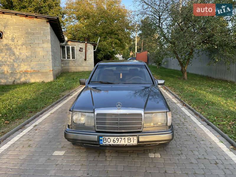 Седан Mercedes-Benz E-Class 1988 в Черновцах