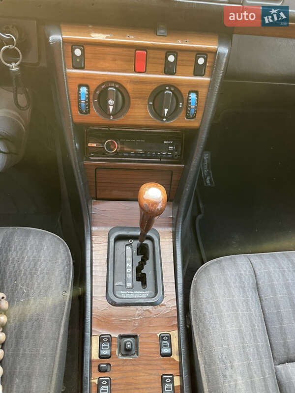 Седан Mercedes-Benz E-Class 1988 в Черновцах
