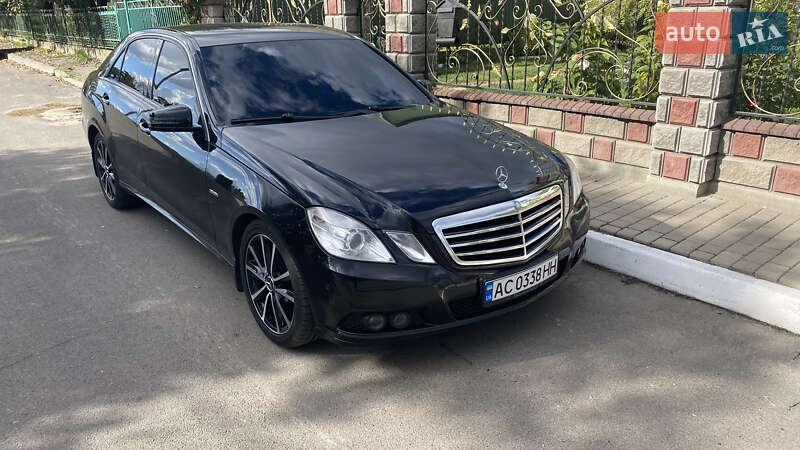 Седан Mercedes-Benz E-Class 2010 в Устилуге