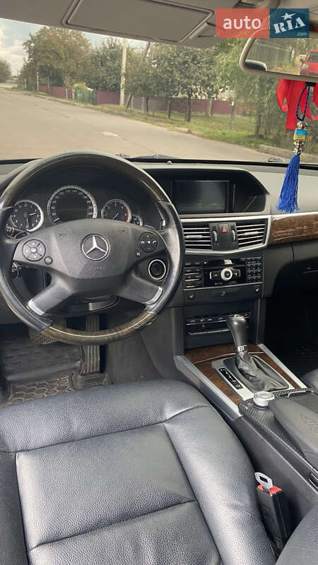 Седан Mercedes-Benz E-Class 2010 в Устилуге