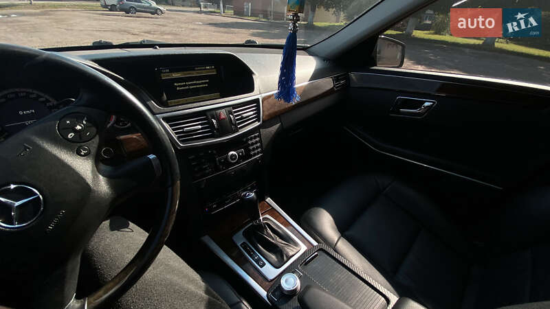 Седан Mercedes-Benz E-Class 2010 в Устилуге