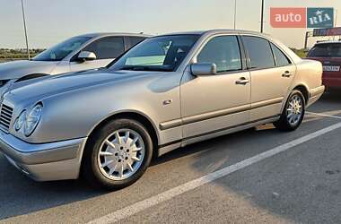 Седан Mercedes-Benz E-Class 1998 в Львове