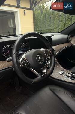 Седан Mercedes-Benz E-Class 2017 в 