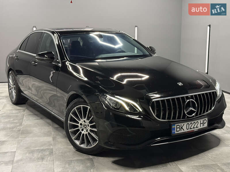 Седан Mercedes-Benz E-Class 2017 в Вараше