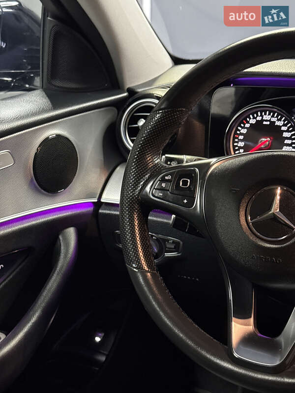 Седан Mercedes-Benz E-Class 2017 в Вараше