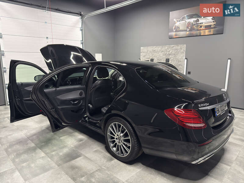 Седан Mercedes-Benz E-Class 2017 в Вараше