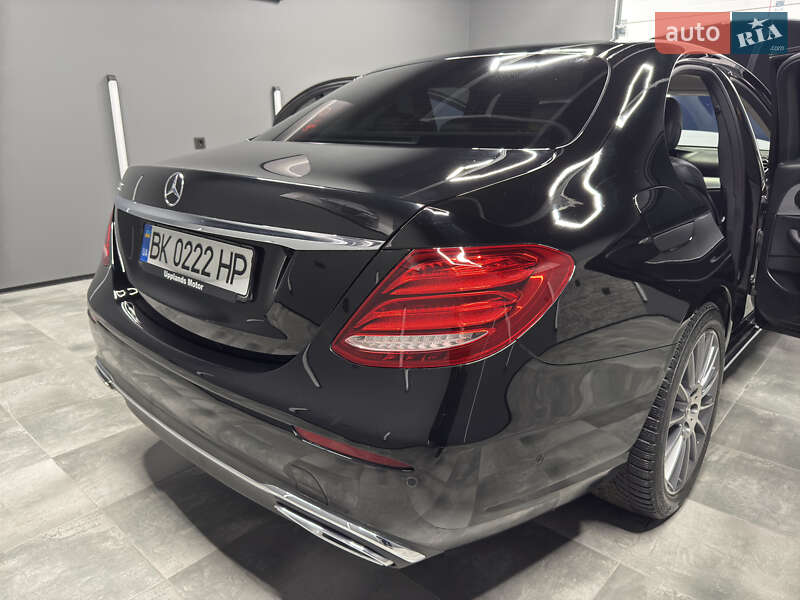 Седан Mercedes-Benz E-Class 2017 в Вараше