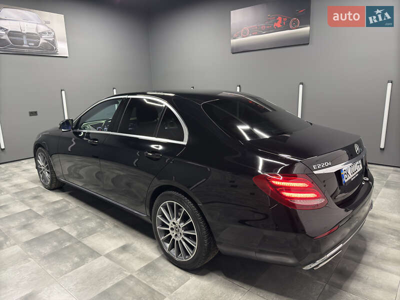 Седан Mercedes-Benz E-Class 2017 в Вараше