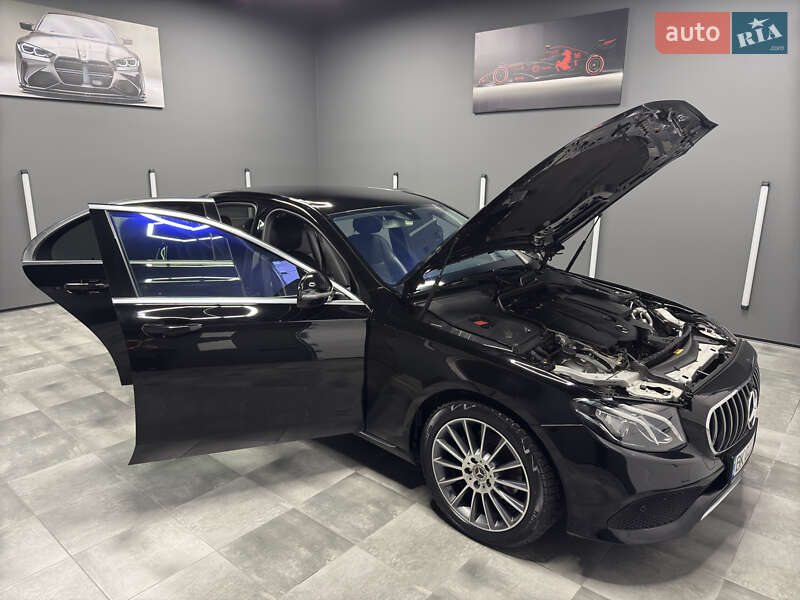 Седан Mercedes-Benz E-Class 2017 в Вараше