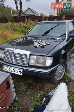 Седан Mercedes-Benz E-Class 1992 в Кременце