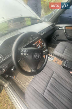 Седан Mercedes-Benz E-Class 1990 в 