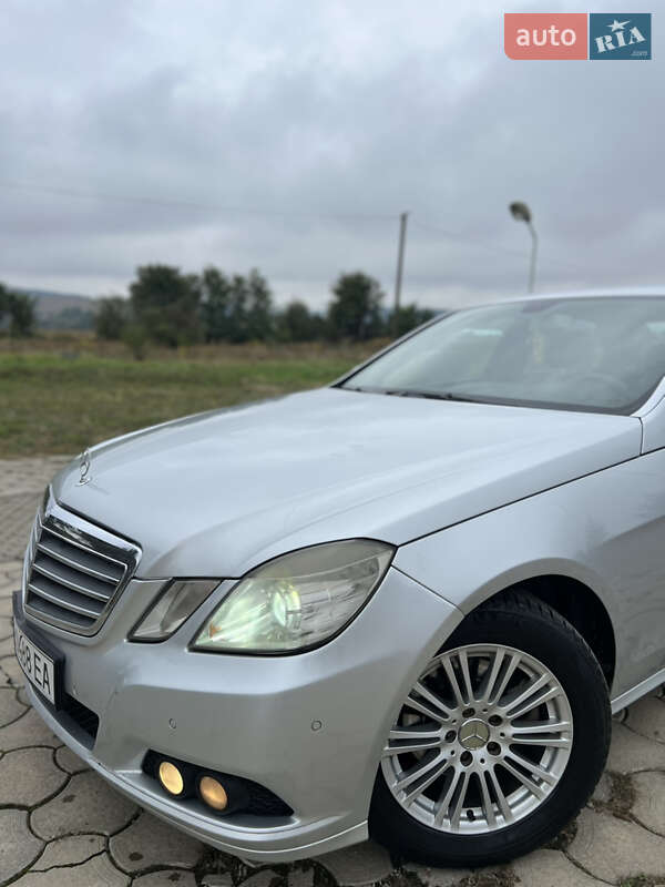 Седан Mercedes-Benz E-Class 2009 в Черновцах