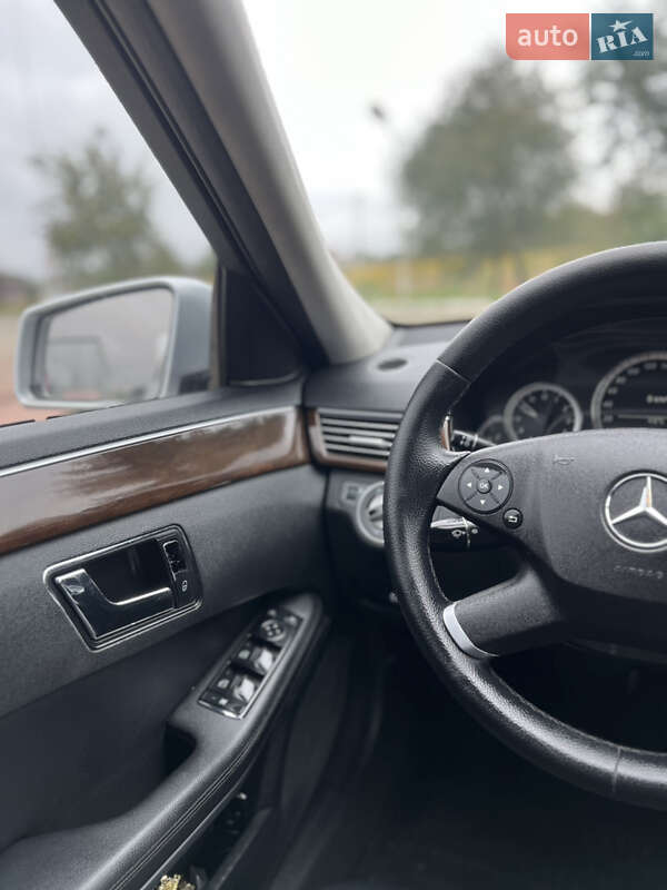 Седан Mercedes-Benz E-Class 2009 в Черновцах