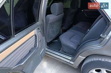 Седан Mercedes-Benz E-Class 1991 в 