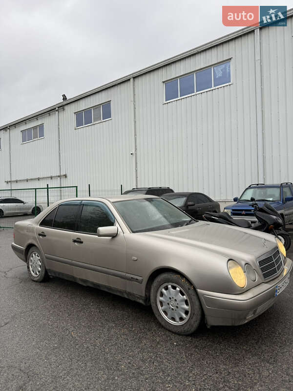 Седан Mercedes-Benz E-Class 1996 в Измаиле