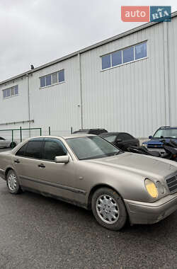 Седан Mercedes-Benz E-Class 1996 в 