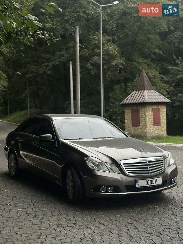 Седан Mercedes-Benz E-Class 2011 в Чернівцях фото 3 Седан Mercedes-Benz E-Class 2011 в Чернівцях