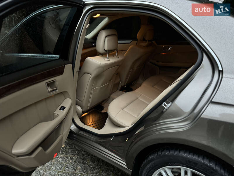 Седан Mercedes-Benz E-Class 2011 в Чернівцях фото 20 Седан Mercedes-Benz E-Class 2011 в Чернівцях