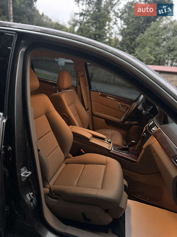 Седан Mercedes-Benz E-Class 2011 в Чернівцях фото 30 Седан Mercedes-Benz E-Class 2011 в Чернівцях