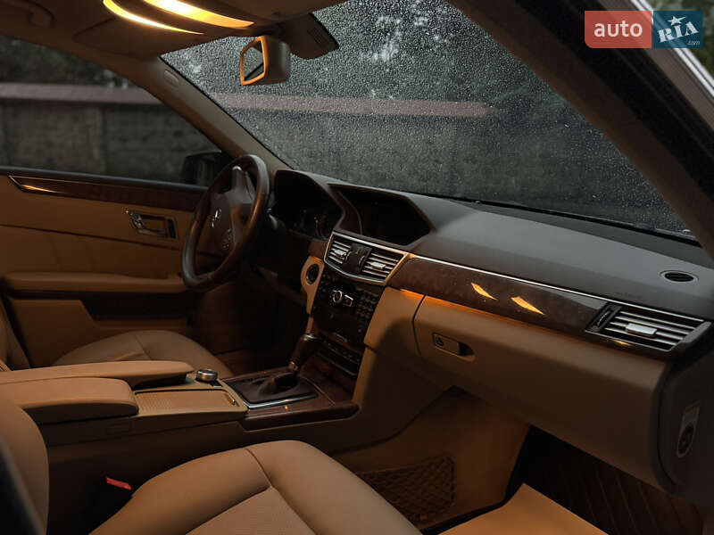 Седан Mercedes-Benz E-Class 2011 в Чернівцях фото 31 Седан Mercedes-Benz E-Class 2011 в Чернівцях