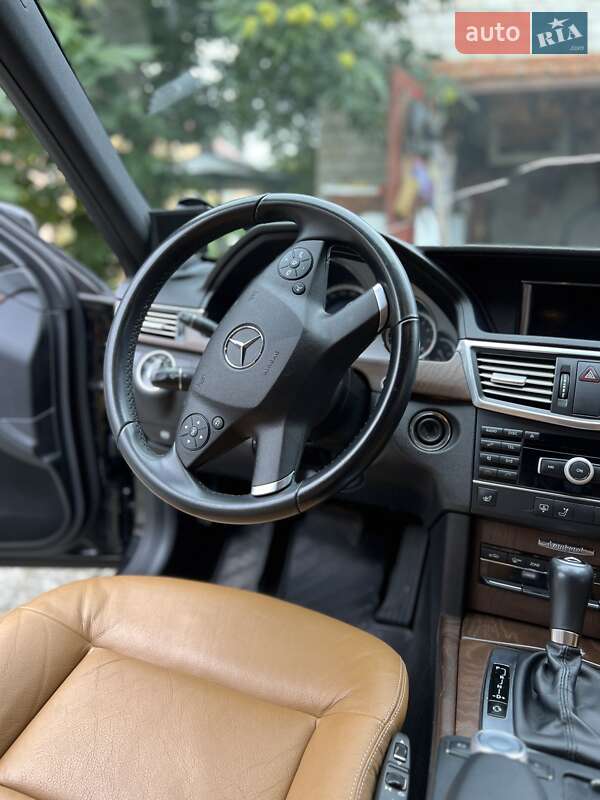 Седан Mercedes-Benz E-Class 2012 в Виннице