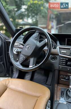 Седан Mercedes-Benz E-Class 2012 в  фото 17 Седан Mercedes-Benz E-Class 2012 в