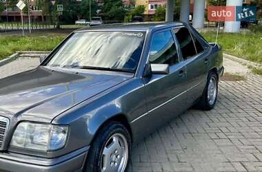 Седан Mercedes-Benz E-Class 1990 в 
