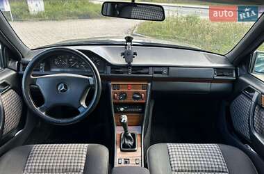 Седан Mercedes-Benz E-Class 1990 в 