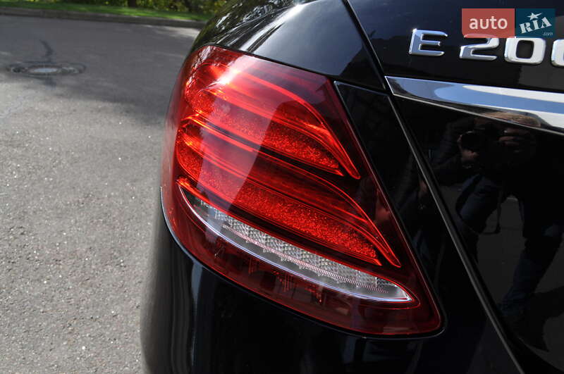 Седан Mercedes-Benz E-Class 2018 в Києві