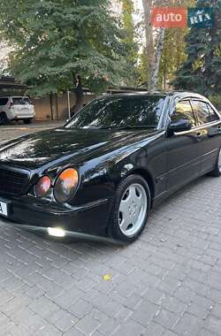 Седан Mercedes-Benz E-Class 2000 в  фото 5 Седан Mercedes-Benz E-Class 2000 в