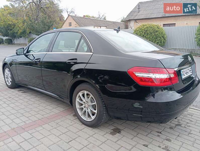 Седан Mercedes-Benz E-Class 2013 в Ужгороде