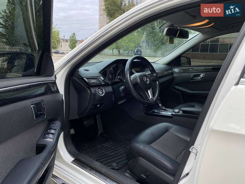 Седан Mercedes-Benz E-Class 2011 в Дніпрі