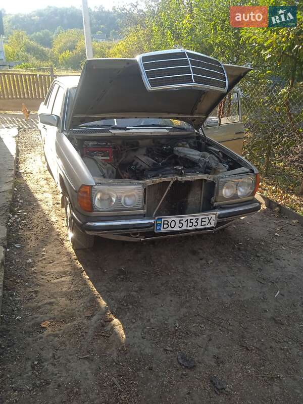 Седан Mercedes-Benz E-Class 1982 в Чорткові фото 11 Седан Mercedes-Benz E-Class 1982 в Чорткові