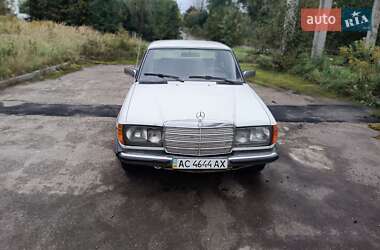 Седан Mercedes-Benz E-Class 1982 в 