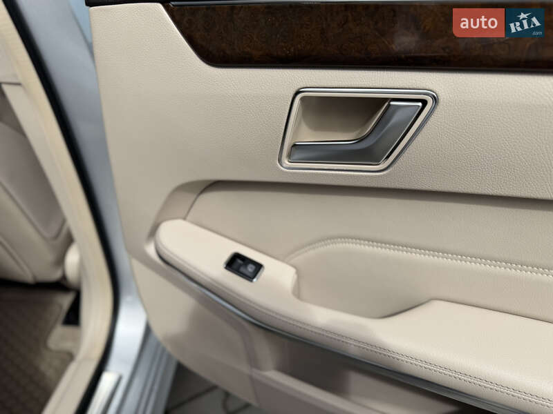 Седан Mercedes-Benz E-Class 2014 в Звягелі