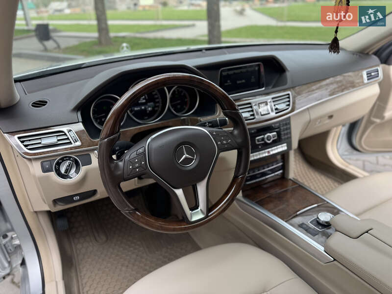 Седан Mercedes-Benz E-Class 2014 в Звягелі