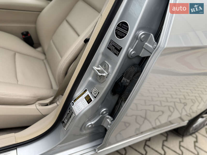 Седан Mercedes-Benz E-Class 2014 в Звягелі