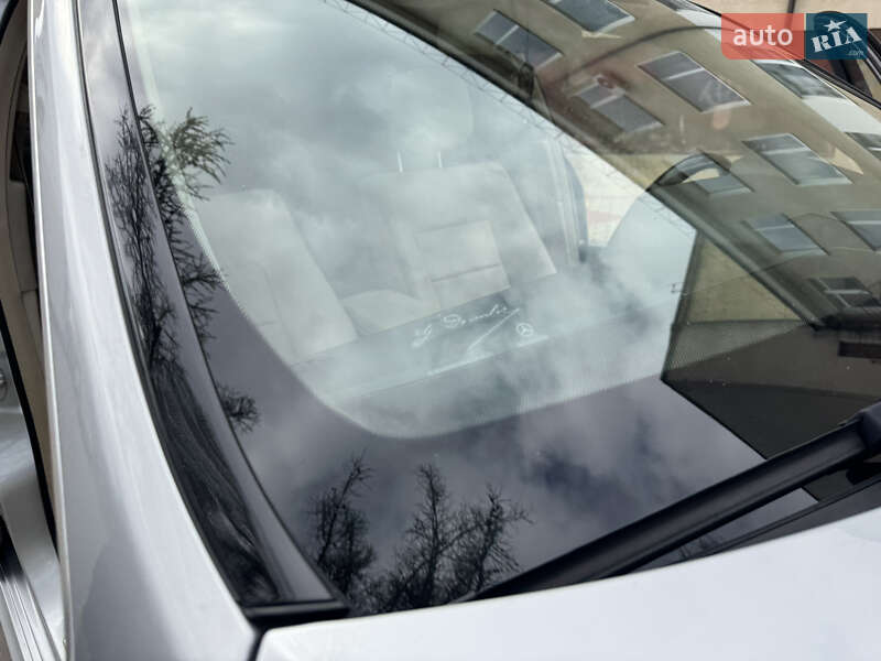 Седан Mercedes-Benz E-Class 2014 в Звягелі