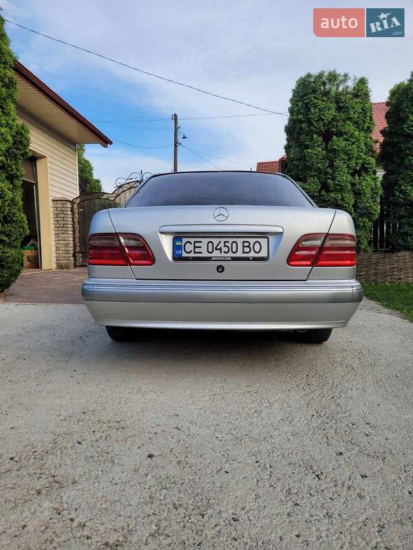 Седан Mercedes-Benz E-Class 2001 в Чернівцях