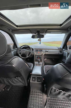 Седан Mercedes-Benz E-Class 2000 в 