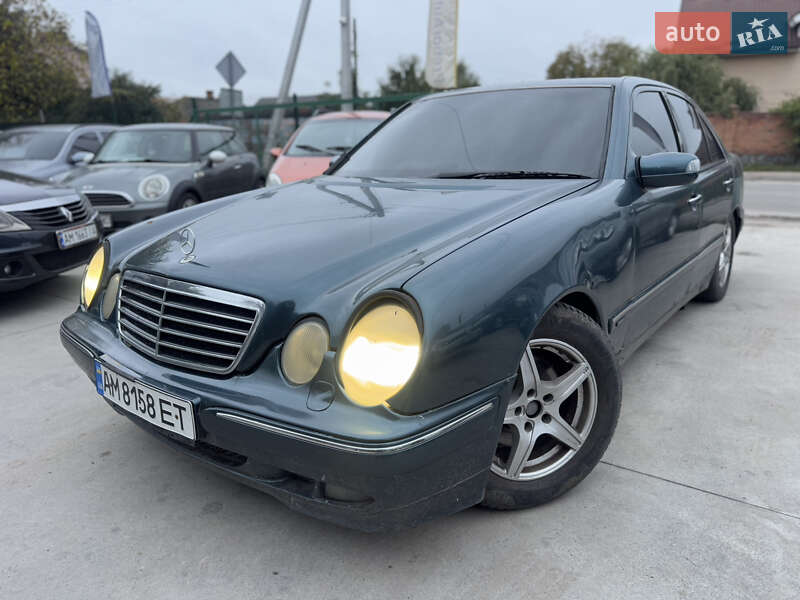 Седан Mercedes-Benz E-Class 2000 в 