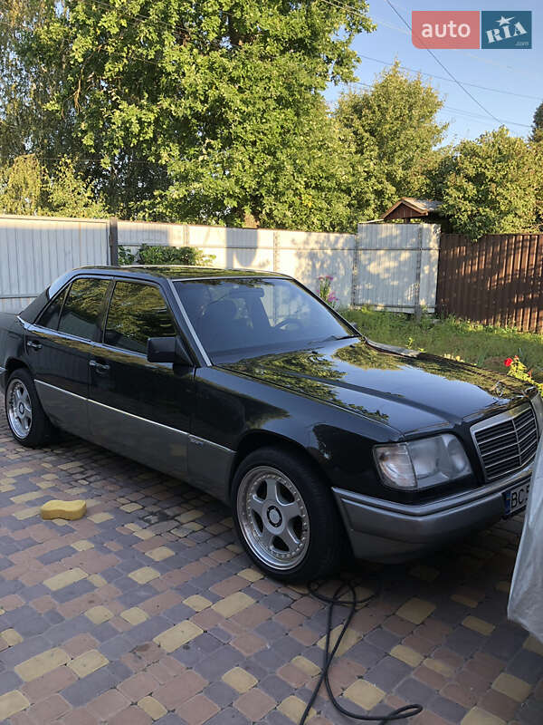Седан Mercedes-Benz E-Class 1995 в Нежине