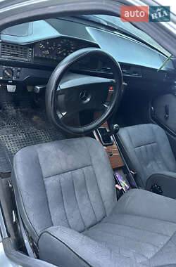 Седан Mercedes-Benz E-Class 1989 в 