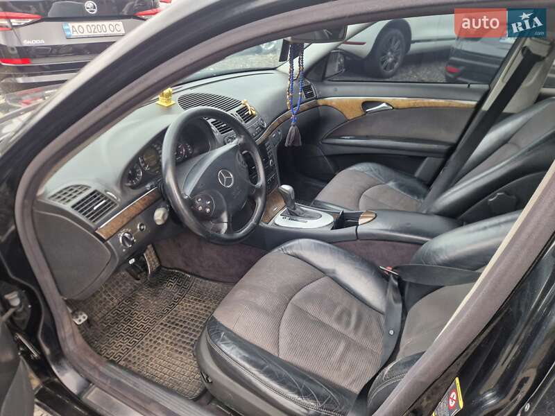 Седан Mercedes-Benz E-Class 2003 в Хусті